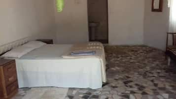 Premium bedding, in-room safe, desk, laptop workspace