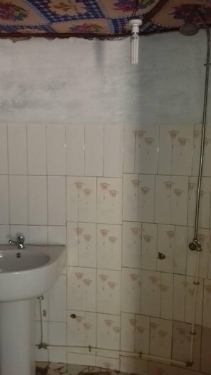 Habitación Confort | Baño | Ducha, albornoces y toallas