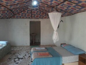 Premium bedding, in-room safe, desk, laptop workspace - Camping Sitaba Lodge (Janjanbureh)