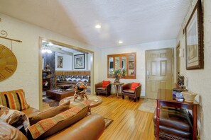Interior - Cozy Corner in Memphis - 4 Miles to Graceland! (Memphis)