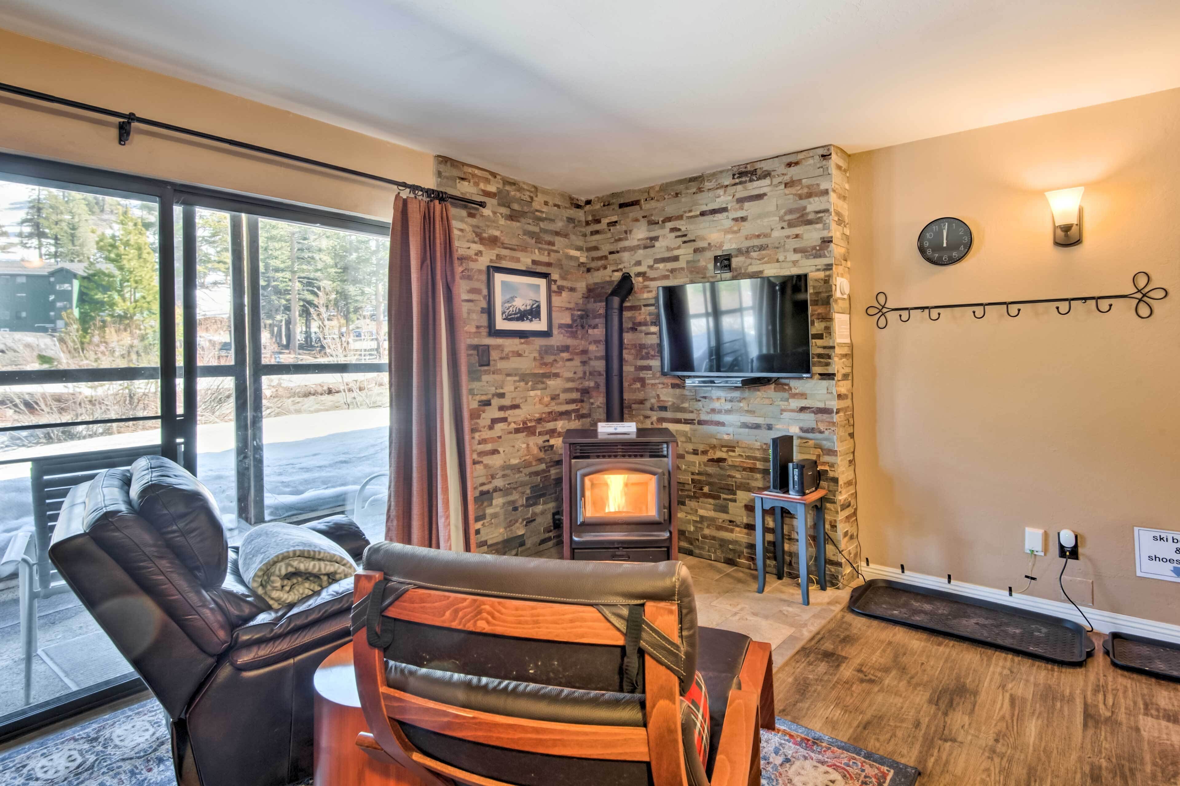 Lovely Kirkwood Condo - Walk to Ski Lift & Village