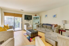 TV - Walk to Beach, Coligny Plaza | Hilton Head Villa (Hilton Head Island)