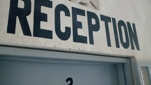 A sign with the word "RECEPTION" and the number "3" on a wall. - Yumwema Guest House (Nakuru)