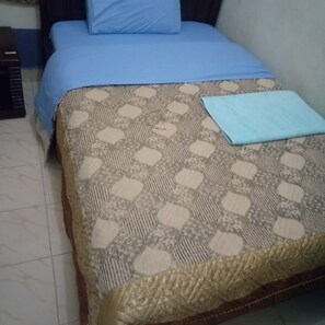 Habitación individual | Escritorio, wifi gratis, ropa de cama