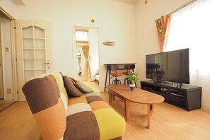 Apartment | Wohnbereich | Flachbildfernseher