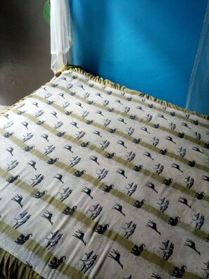 Single Room | Desk, free WiFi, bed sheets - Venus lodge Kikopeye (Gilgil)