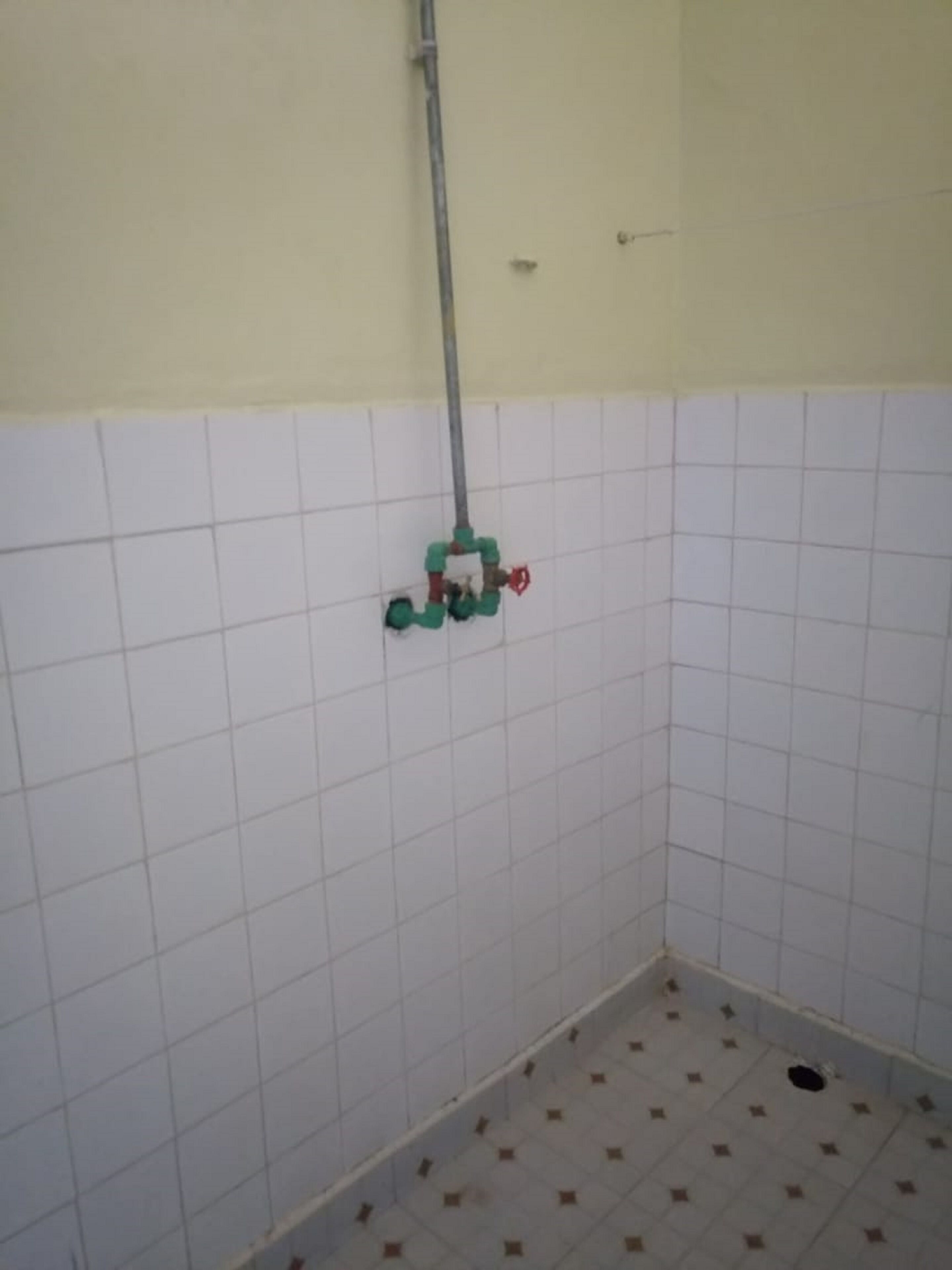 Single Room | Bathroom | Shower, free toiletries, towels, soap