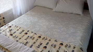 Single Room | Desk, free WiFi, bed sheets