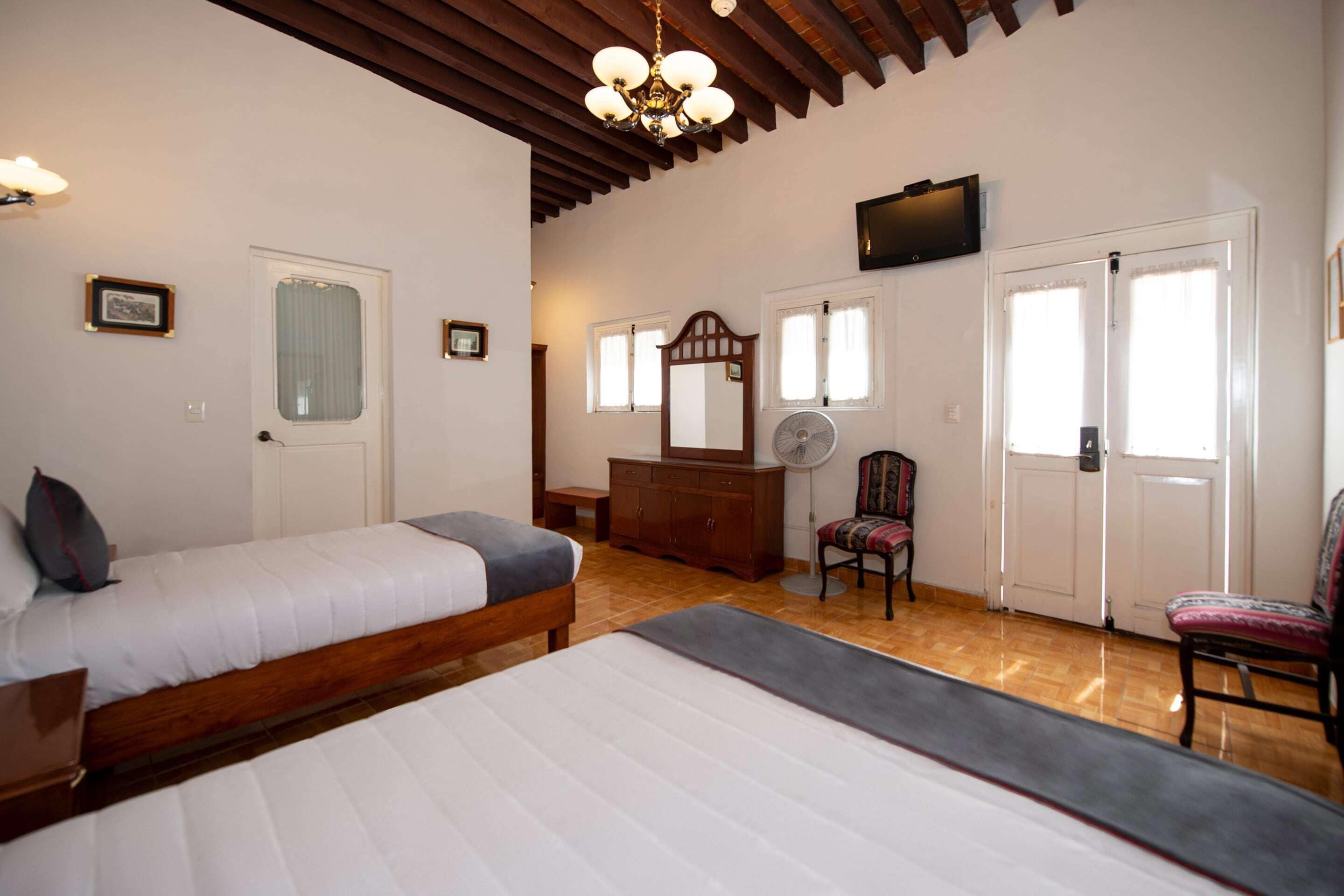 2 bedrooms, down duvets, in-room safe, iron/ironing board