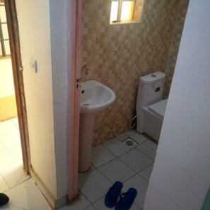 Single Room | Bathroom | Shower, towels, soap, toilet paper - Swala Resort (Gilgil)
