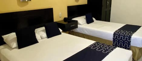 Kamar Triple Standar (1 queen bed) | Meja kerja, Wi-Fi gratis, dan seprai linen