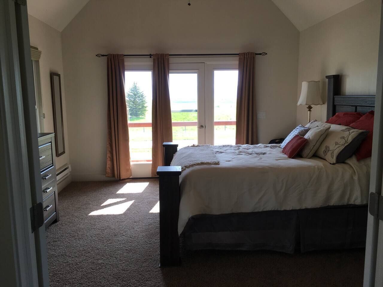 Beautiful Bear Lake House, with big grassy yard, 4 mins to North Beach.