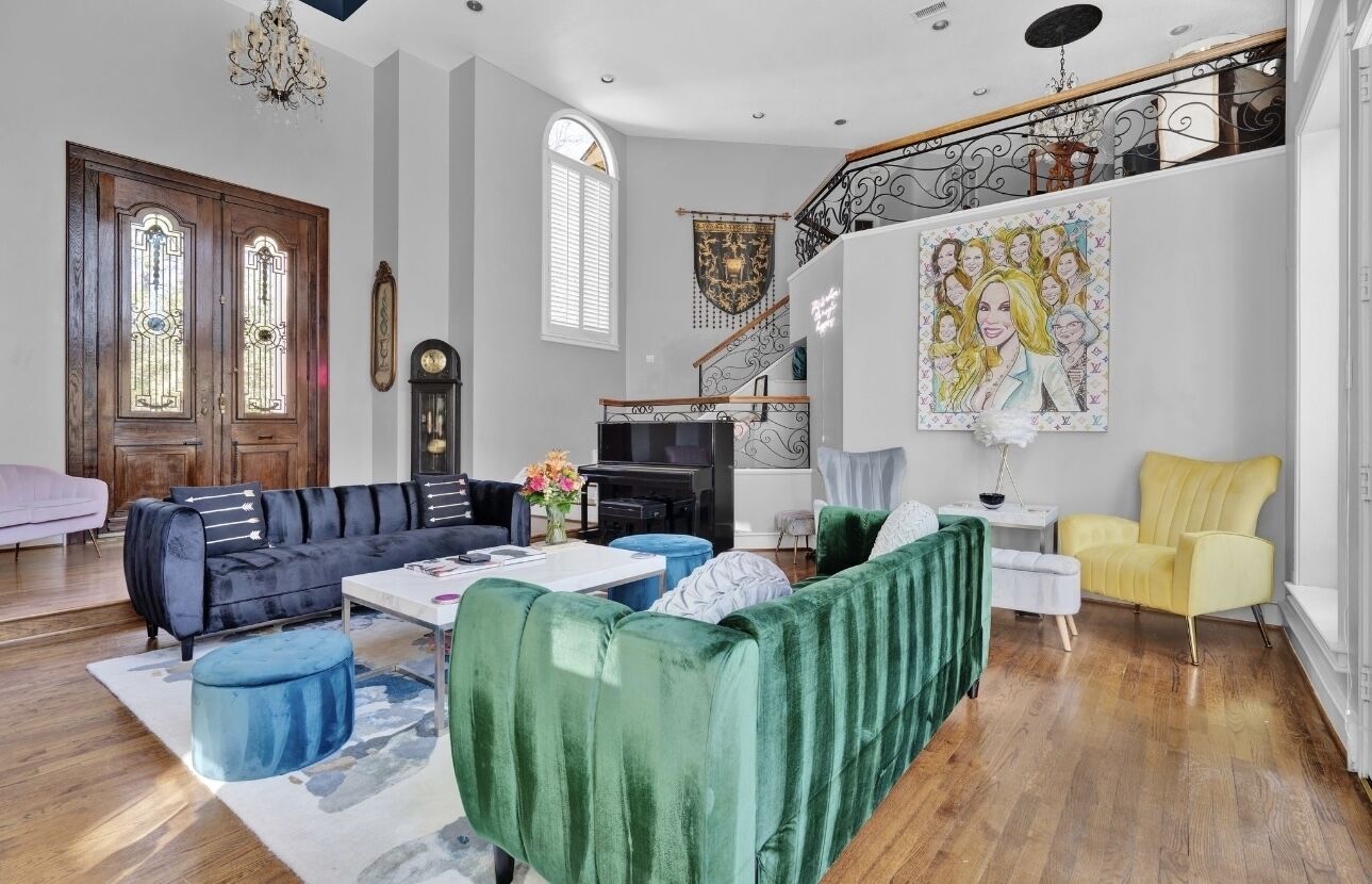 Woodlands  stunning executive luxury home. Private, spacious 4 bd 5 bth pool,spa