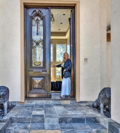 The Woodlands custom home Pool&Spa,private 5bed5bath Dog friendly