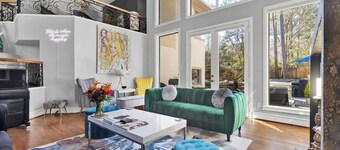 Superbe maison personnalisée située sur un terrain très privé avec piscine / spa