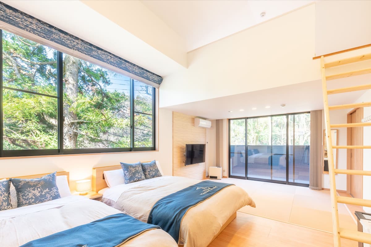 Rom (VILLA H, Japanese-Western style, Loft) | Blendingsgardiner, strykejern/-brett og wi-fi (inkludert)