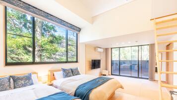 Room (VILLA H, Japanese-Western style, Loft) | 2 bilik tidur, dihias secara berasingan, langsir/tirai gelap terus