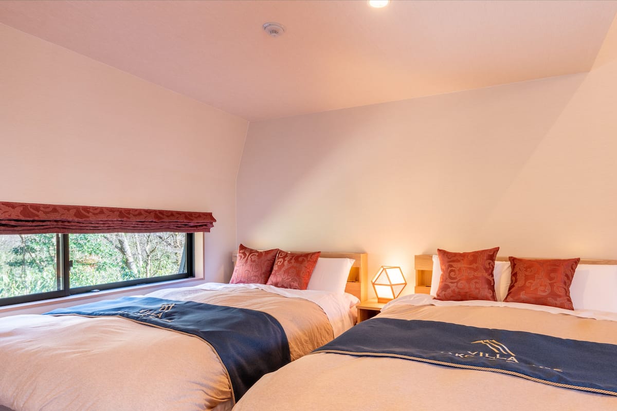 Rom (VILLA D, Western style, Loft) | Blendingsgardiner, strykejern/-brett og wi-fi (inkludert)