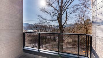 Room (VILLA C, Western style, Loft) | Balkoni