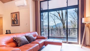 Habitación (VILLA D, Western style, Loft) | Área de sala de estar