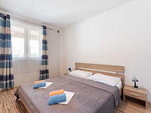 Apartment | 2 bedrooms, individually furnished, bed sheets