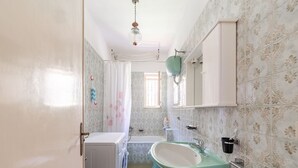 Bathroom - Attractive Holiday Home in Bosco With Garden (Montecorice)