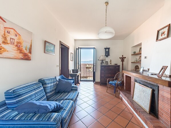 Fireplace - Attractive Holiday Home in Bosco With Garden (Montecorice)