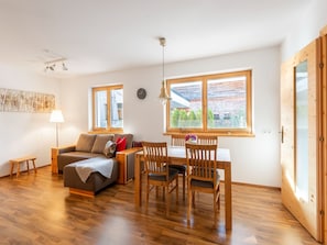 Apartment | Dining - Apartment in Tyrol Near Ski Lift (Bruck am Ziller)