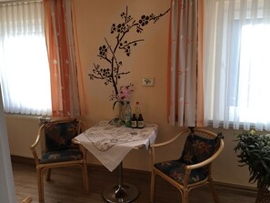 Dining - Charming Apartment in Ilmenau With Sauna (Ilmenau)