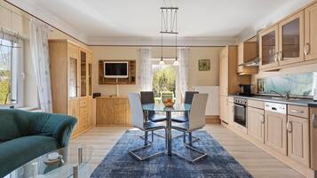 Apartment | Eigene Küche | Mikrowelle, Geschirrspüler, Wasserkocher mit Kaffee-/Teezubehör