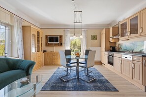 Apartment | Eigene Küche | Mikrowelle, Geschirrspüler, Wasserkocher mit Kaffee-/Teezubehör