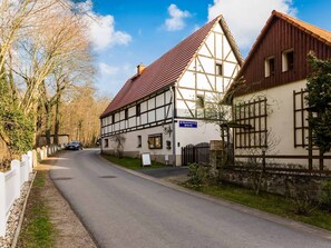 Exterior - Vibrant Apartment in Coswig near River (Coswig)