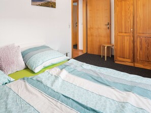 Appartement | 2 chambres, ameublement personnalisé, fer et planche à repasser