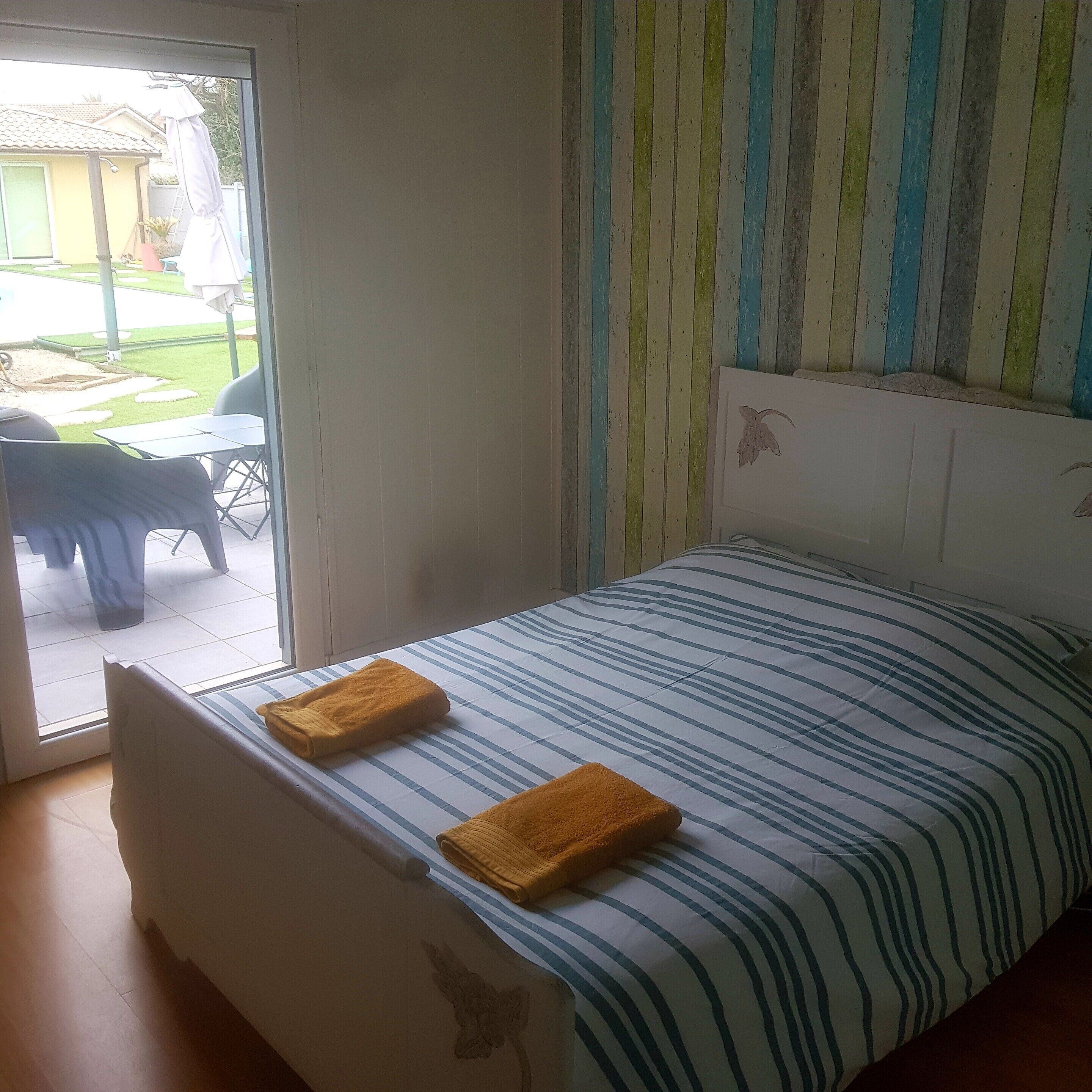 House | 4 bedrooms, individually furnished, iron/ironing board, bed sheets