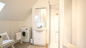 Bathroom - Calm and Comfortable Apartment in Bayeux (Bayeux)