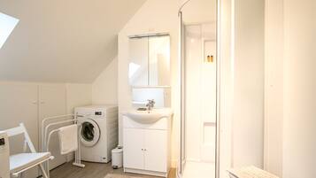 Apartment | Bilik Mandi | Pancuran mandi, pengering rambut, tuala disediakan