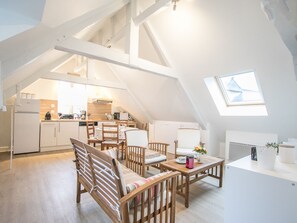 Living room - Calm and Comfortable Apartment in Bayeux (Bayeux)