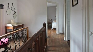 4 bedrooms, minibar, cribs (surcharge), individually furnished - Countryside Holiday Home in Poil With Private Garden (Poil)
