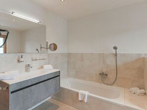 Villa | Bathroom | Bathtub, towels - Luxury Villa in Ellmau with Hot Tub (Ellmau)