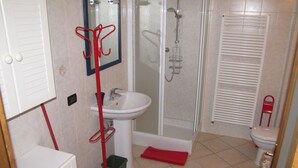 Apartment | Bathroom - Cosy Apartment in Sarre With Heating (Sarre)