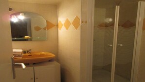 House | Bathroom - Boutique Holiday Home in Besse With Swimming Pool (Besse)