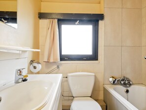 Cottage | Bathroom | Hair dryer - Homey Cottage in Hastière With Garden (Hastiere)