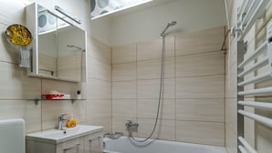 Combined shower/bathtub, towels - Bright Apartment in Hohegeiß With Swimming Pool (Braunlage)