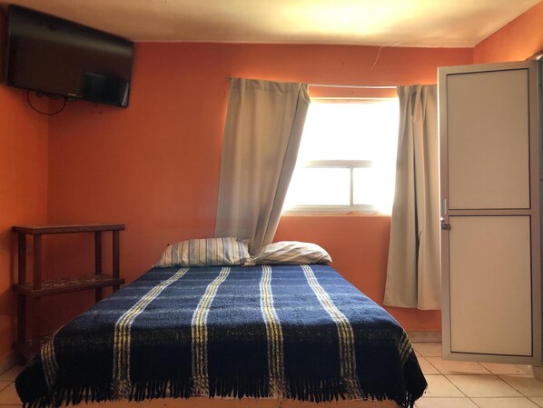 Standardzimmer, 2 Queen-Betten | Kostenloses WLAN, Bettwäsche