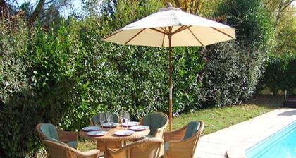 Gorgeous Mansion With Pool by the Riverside in Juillac