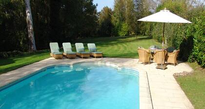 Gorgeous Mansion With Pool by the Riverside in Juillac