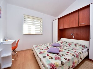 Casa | 1 habitación, muebles diferentes y ropa de cama 
