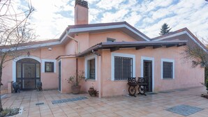 Unclassified image, 2 of 23, button - Wonderful Villa Near the Center of Rome, With Private Swimming Pool (Rome)
