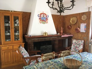 House | Private kitchen | Fridge, oven, dishwasher, coffee/tea maker - Attractive Holiday Home in Magliano With Private Swimming Pool (Fivizzano)