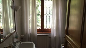 Nicht klassifiziertes Bild, 3 von 17, Schaltfläche